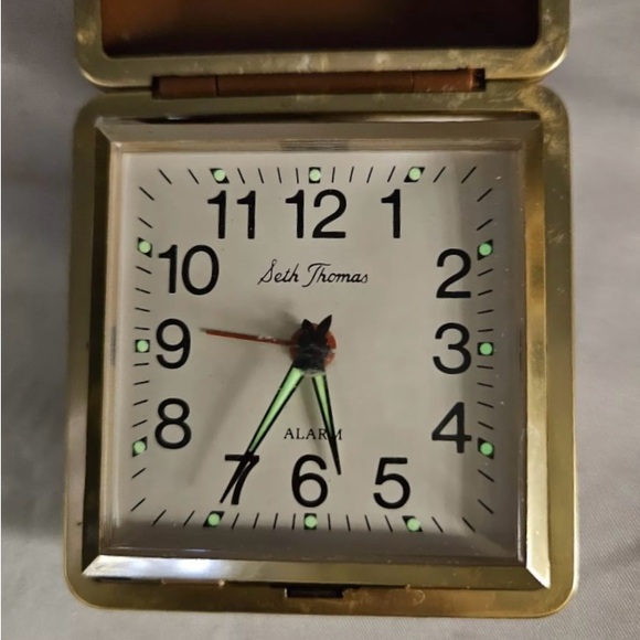 Vintage Seth Thomas Travel Alarm Clock Wind Up Brown Clam Case Glows in a Dark - Picture 13 of 13
